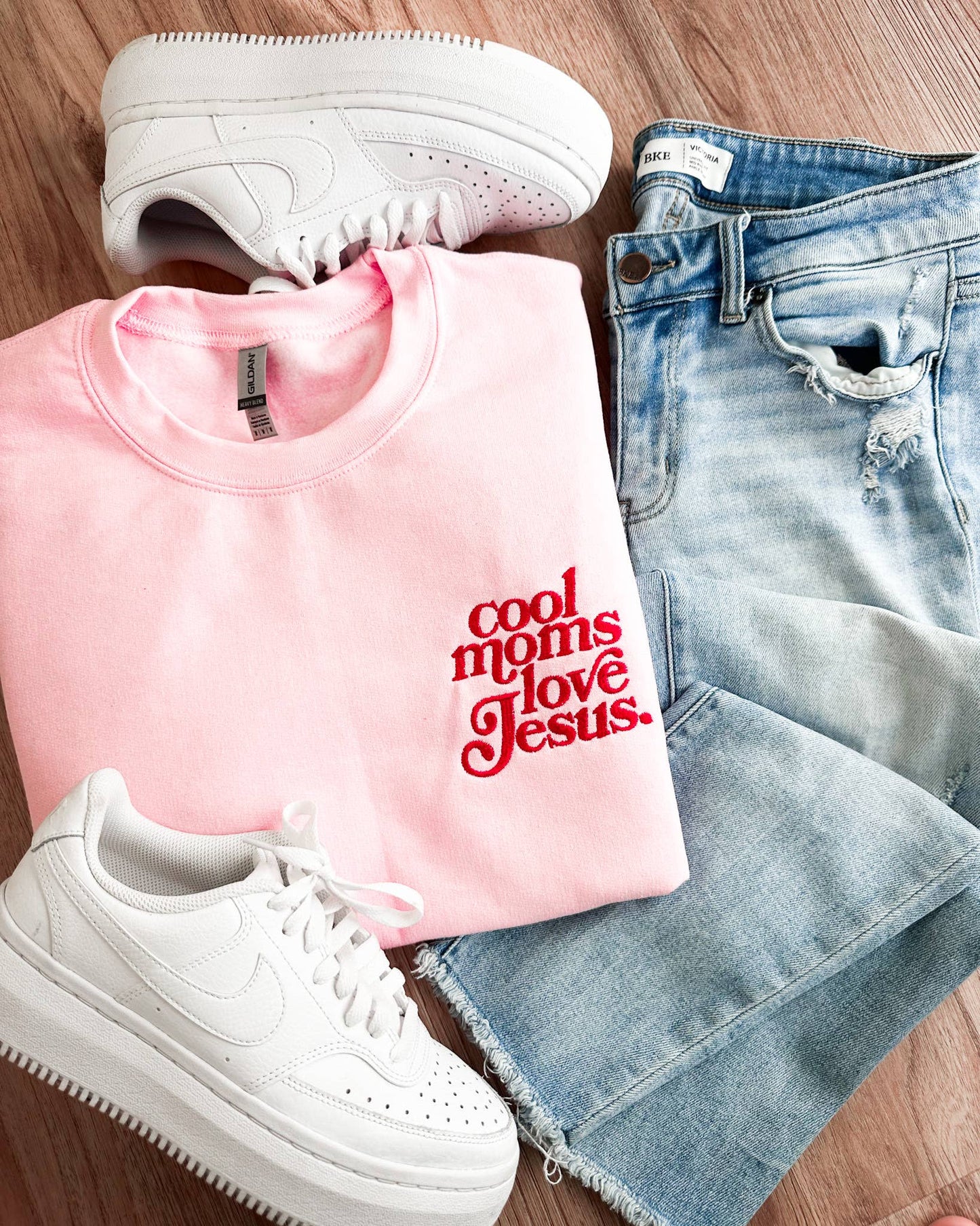 Cool Moms Love Jesus Embroidery Valentines Color Sweatshirt