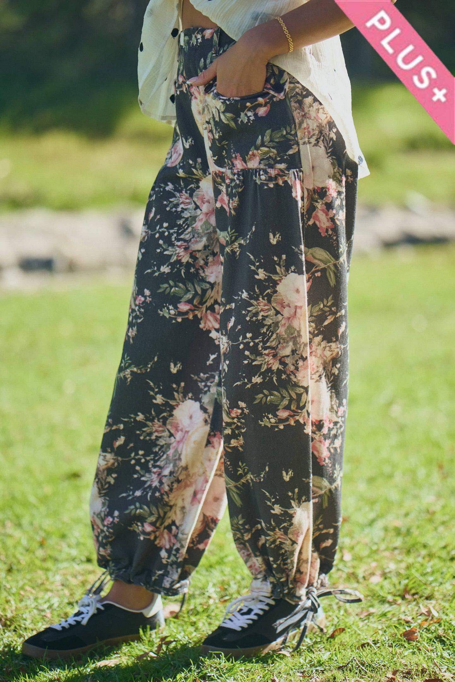PLUS FLORAL PRINT DENIM WIDE MID HIGH WAIST PANT