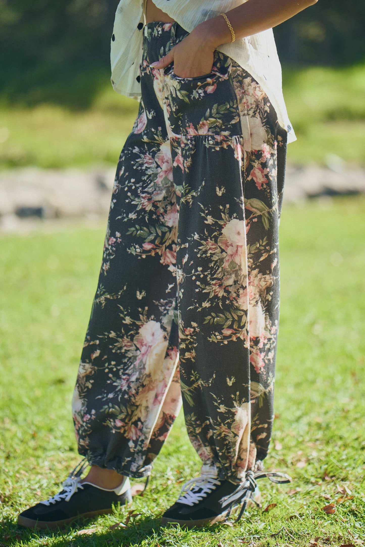FLORAL PRINTED DENIM WIDE MID HIGH WAIST PANT