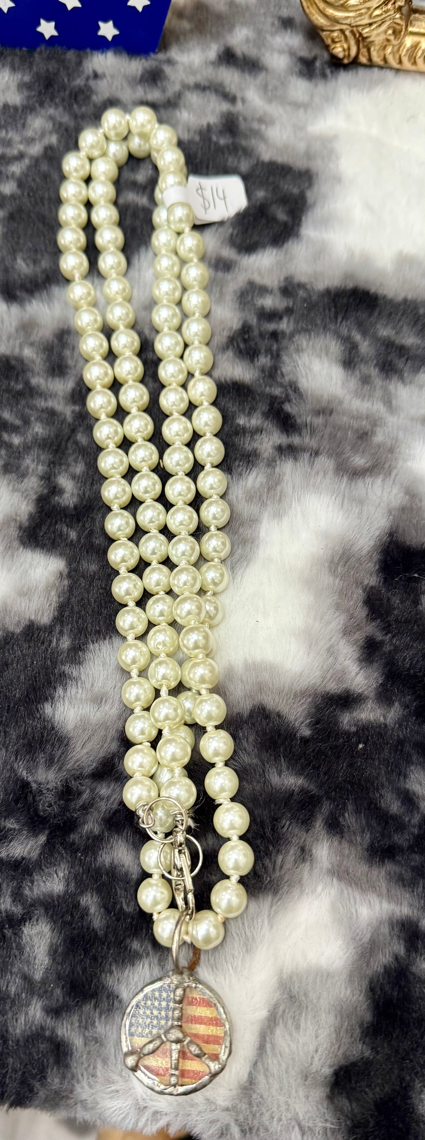 Peace sign Americana pearl necklace