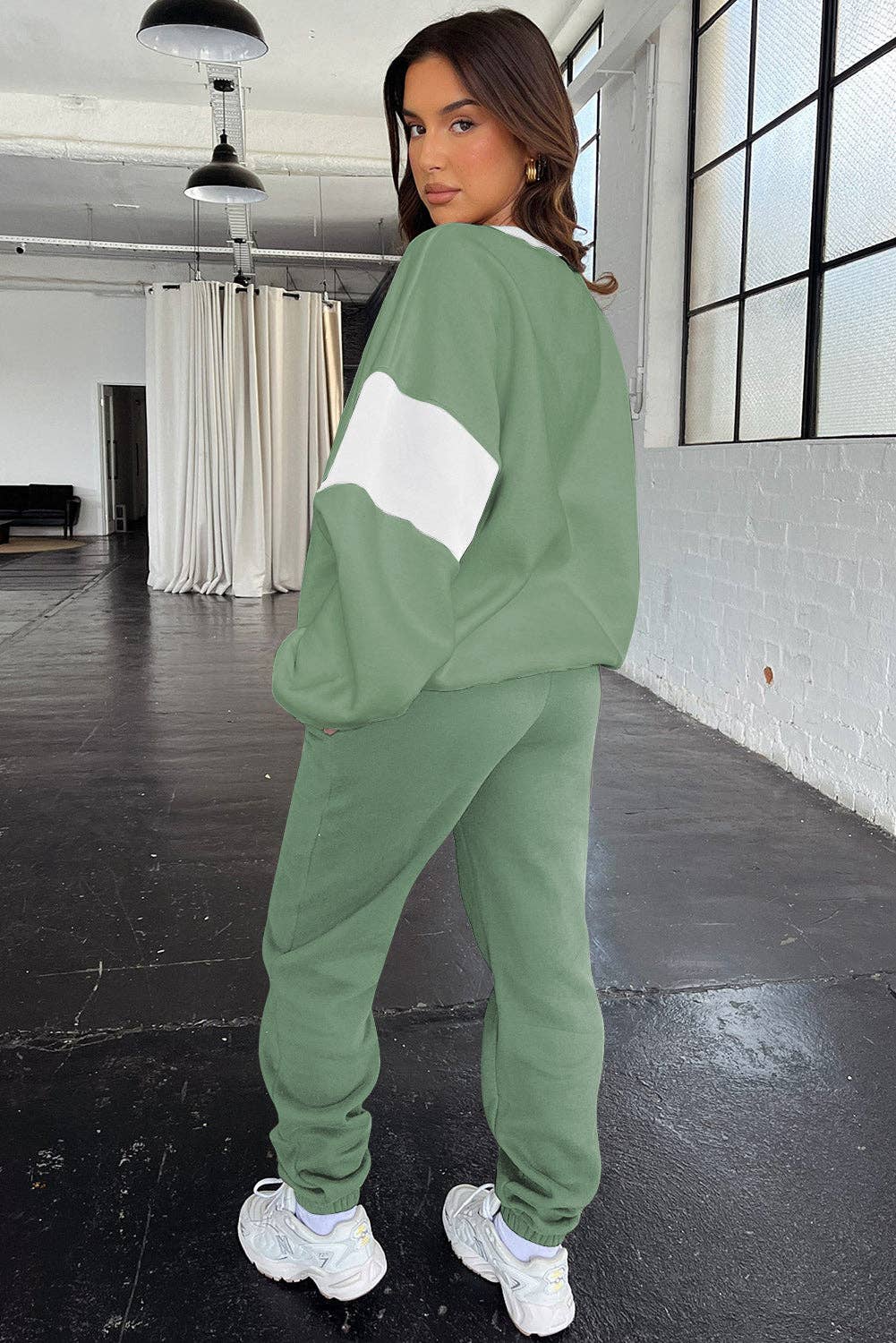 Women’s Colorblock Sweatshirt and Joggers 2 Piece Set