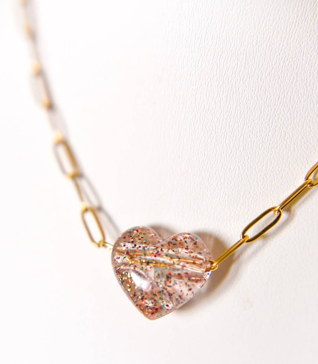 Bella acrylic heart charm necklace | paperclip | pink