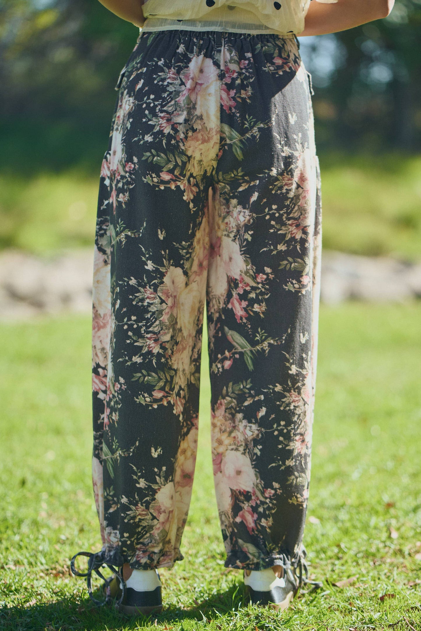 PLUS FLORAL PRINT DENIM WIDE MID HIGH WAIST PANT