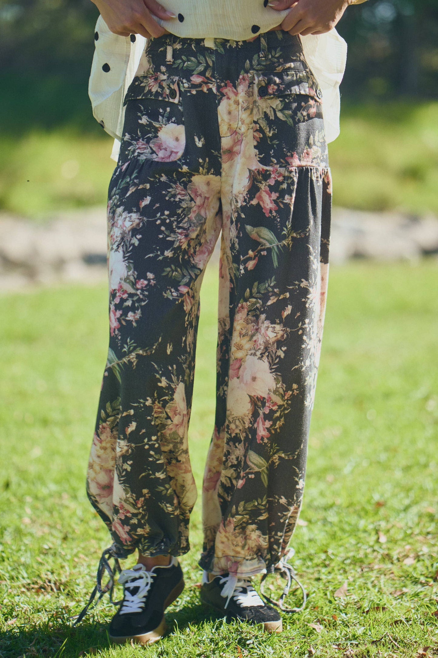 PLUS FLORAL PRINT DENIM WIDE MID HIGH WAIST PANT