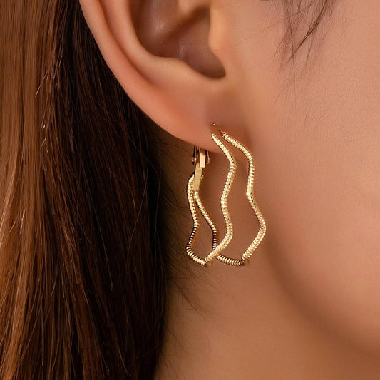 Textured Wavy Gold Hoop Earrings | 80E61896