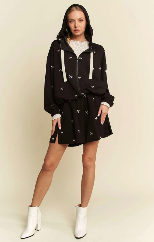 Black with white bows set