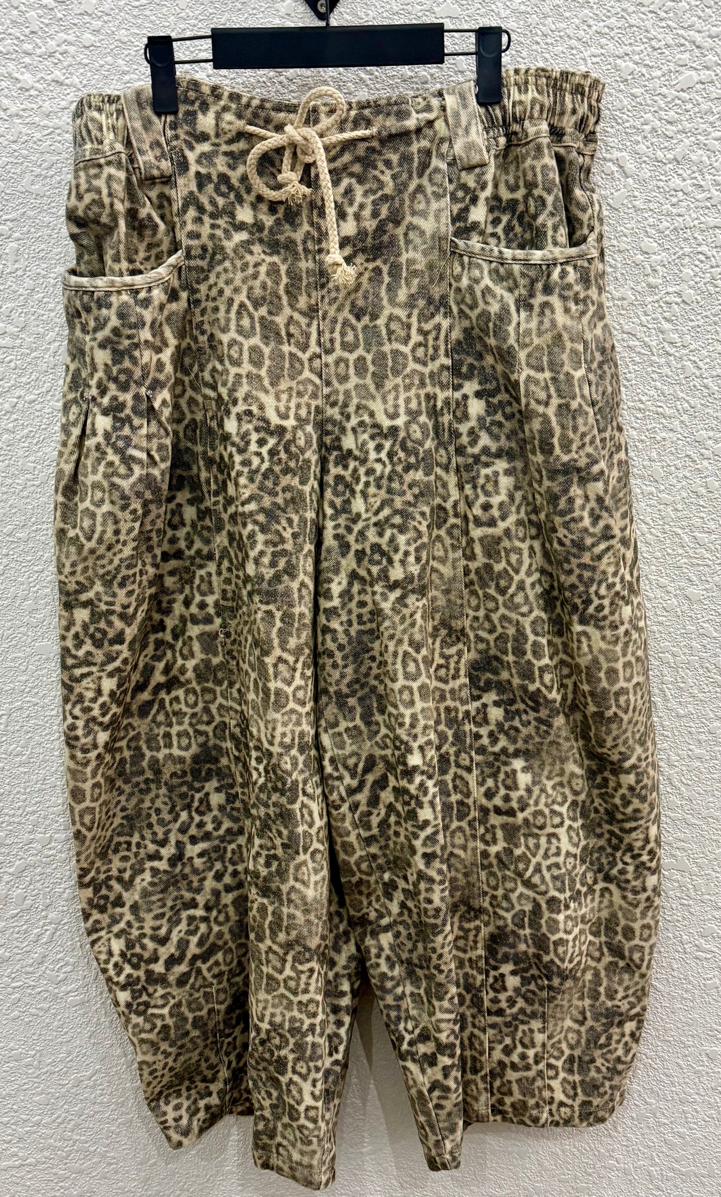 Leopard barrel jeans