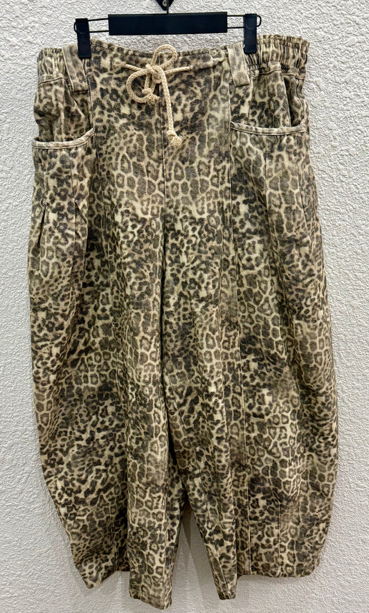 Leopard barrel jeans