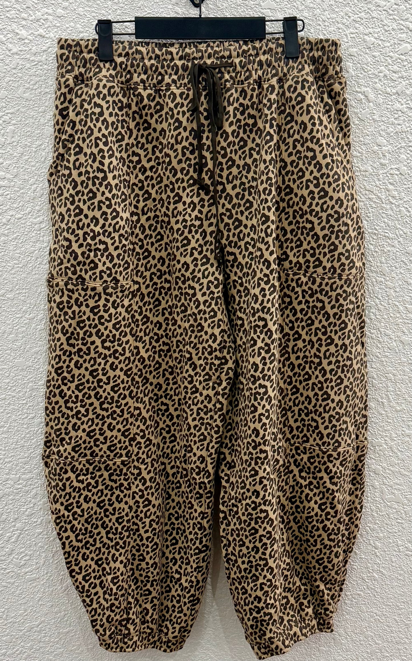 Elastic waist & ankle leopard print barrel pants