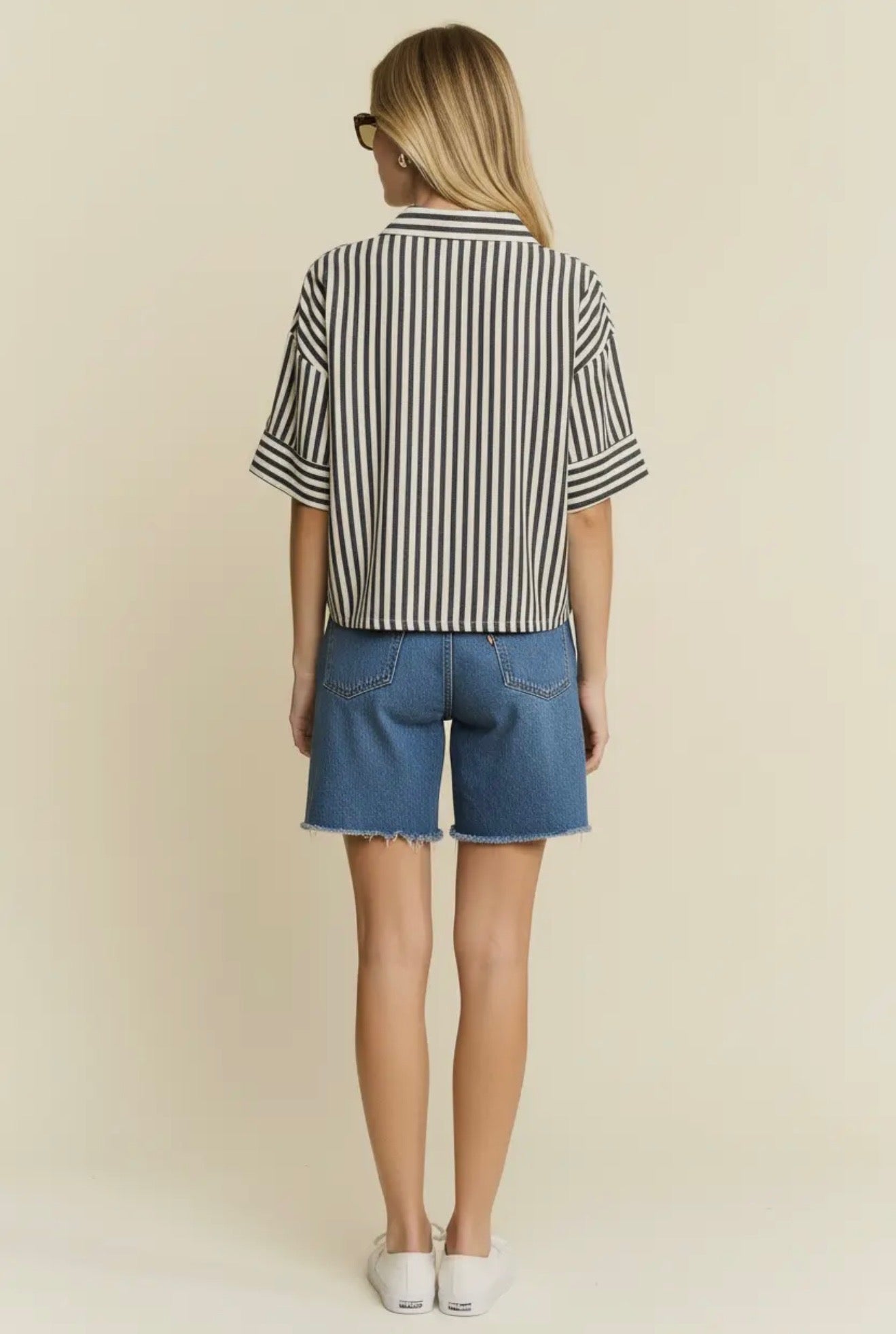 Stripe collar short sleeve shirt