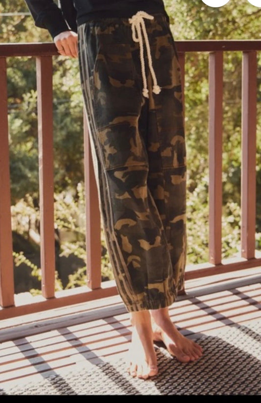 Camo pants with stripe