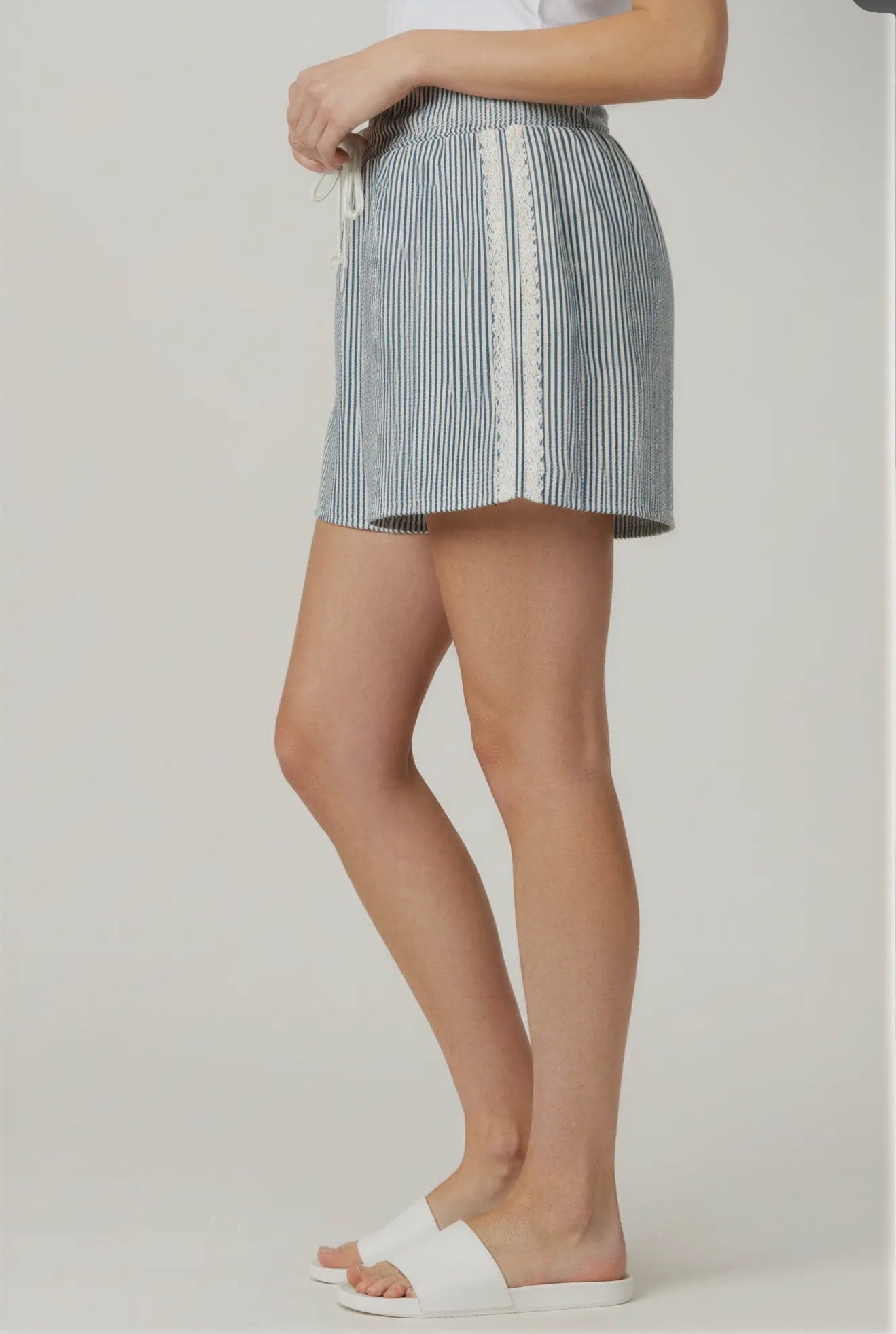 Elastic Waist Stripe Casual Shorts