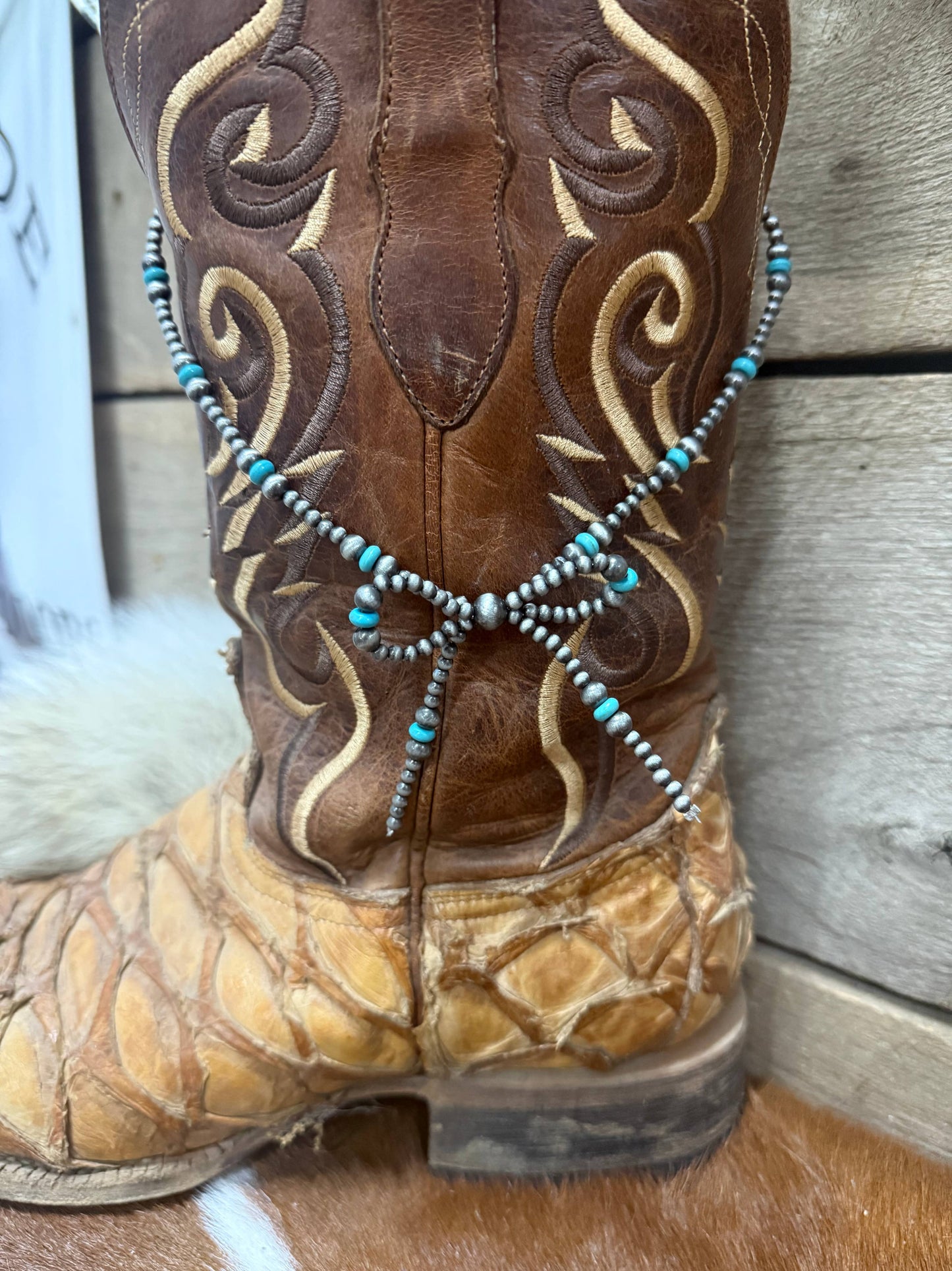 Western Bow Necklace
