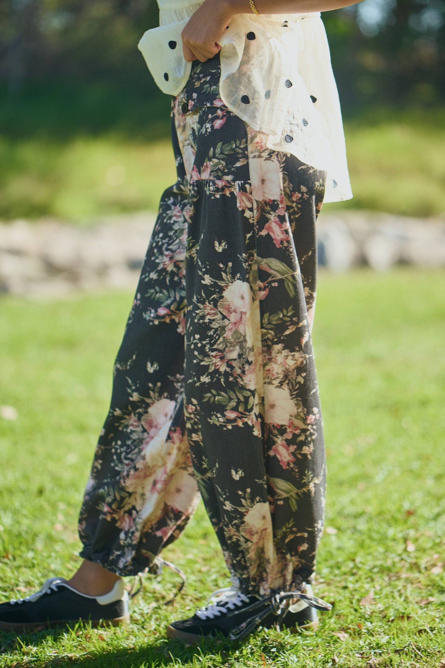 PLUS FLORAL PRINT DENIM WIDE MID HIGH WAIST PANT